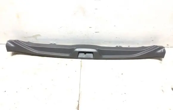 Trunk/boot sill cover protection