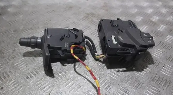 Renault Clio III Light switch 88102001037