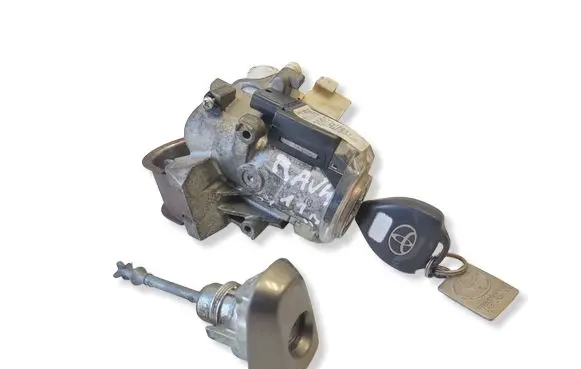 Toyota RAV 4 (XA30) Ignition lock 45020424