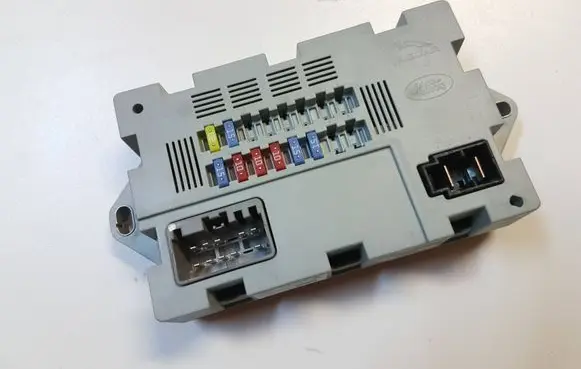 Jaguar XE Fuse module CPLA14C073AA 71739084 1711025848