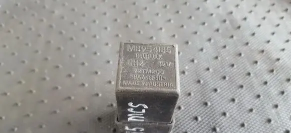 Mitsubishi Carisma Other relay MB954185 72TM200