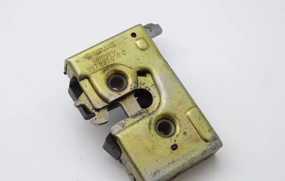Volkswagen PASSAT B4 Front door lock 357837016G