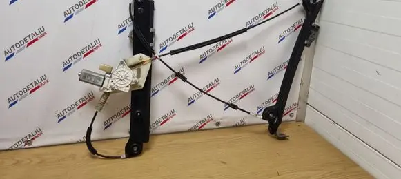 BMW 1 E82 E88 Front door window regulator with motor 7286142