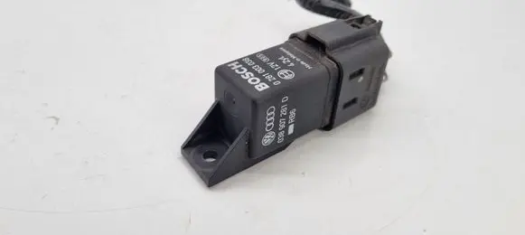 Volkswagen Caddy Glow plug pre-heat relay 038907281D 0281003038