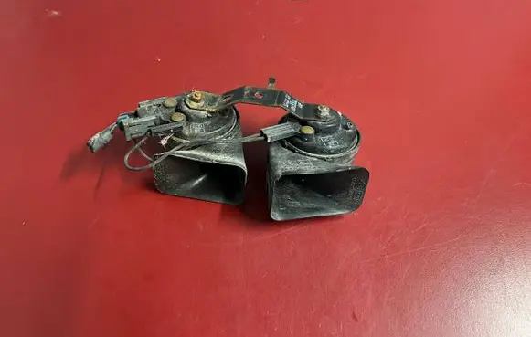Cadillac SRX Horn signal 25764120