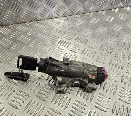 Audi A4 S4 B5 8D Ignition lock 4B0905851