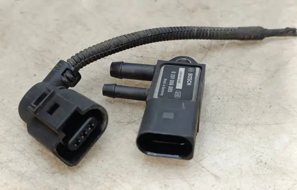 Volkswagen Touareg I Exhaust gas pressure sensor 0281006005