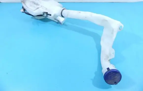 Windshield washer fluid reservoir/tank