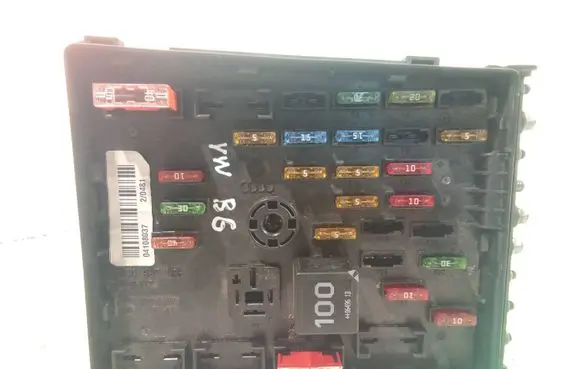Volkswagen PASSAT B6 Fuse module 3C0937125 63592777