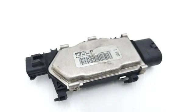 Mercedes-Benz CLA C117 X117 W117 Coolant fan relay 1137328648