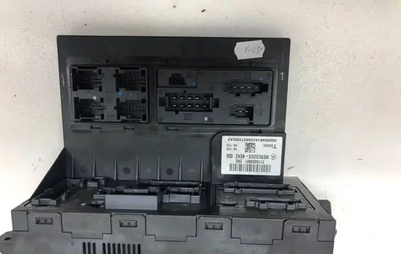 Mercedes-Benz E W211 SAM control unit 2115453801