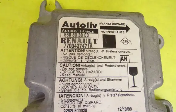 Renault Scenic I Airbag control unit/module 7700437471A 550803800