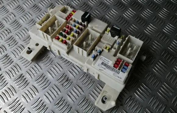 Ford Focus Fuse module 7M5T14A073DD