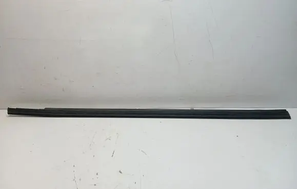Mercedes-Benz C W205 Front door rubber seal A2057251365