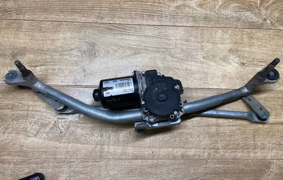Jaguar XE Front wiper linkage and motor W000060842