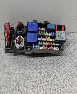 Renault Scenic III - Grand scenic III Fuse module 18013301 130820