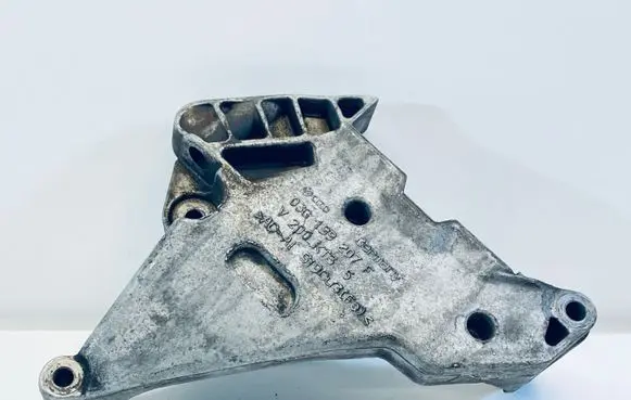 Engine mounting bracket