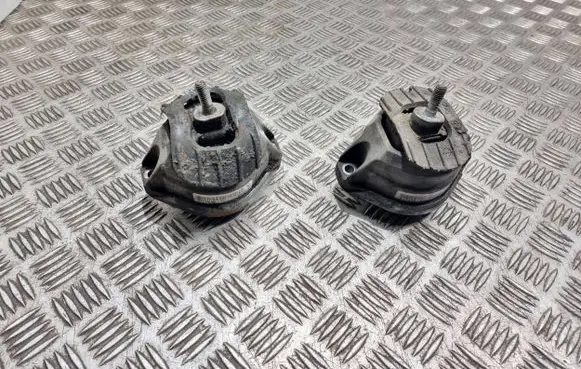BMW 5 E60 E61 Engine mount bracket 6774620 6774619 15934612