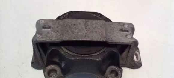 Ford Focus Engine mount bracket 326C43F