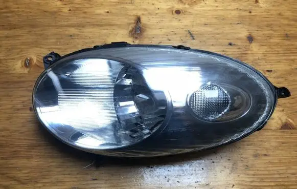 Nissan Micra Headlight/headlamp 89007101