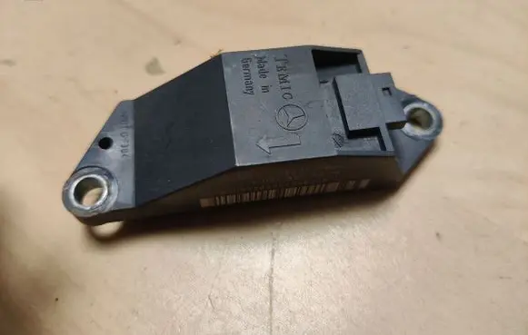 Mercedes-Benz E W211 Airbag deployment crash/impact sensor A0018209326