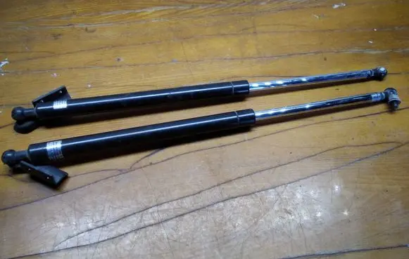 Mitsubishi Space Wagon Tailgate/trunk strut/damper