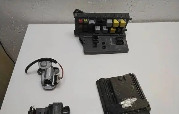 Volkswagen Crafter Engine ECU kit and lock set 03L906012Q A9069002702 A9069006701