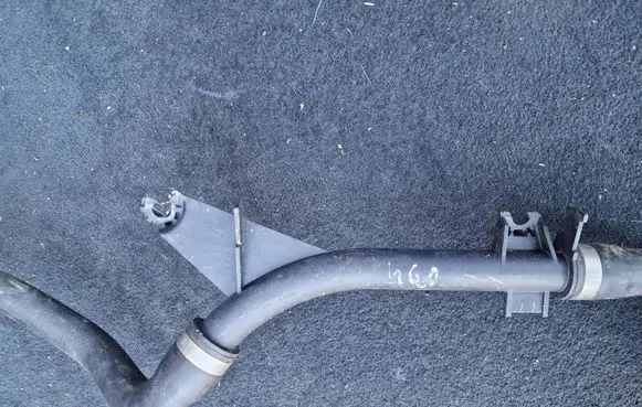 Engine coolant pipe/hose