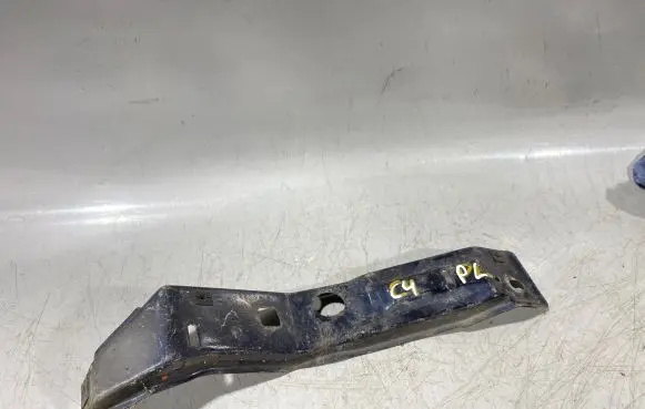 Audi A6 S6 C4 4A Radiator support slam panel bracket 