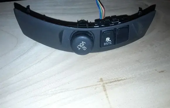 Volvo V50 ESP (stability program) switch 8691530