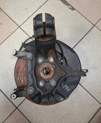 Nissan Qashqai Front wheel hub spindle knuckle