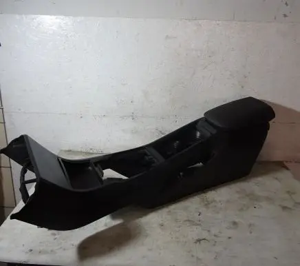 Volvo V40 Center console