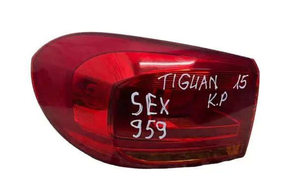 Volkswagen Tiguan Rear/tail lights 02B02R1Y E102S1