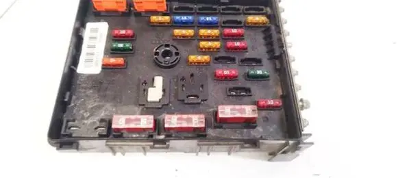 Volkswagen PASSAT B6 Fuse box set 3C0937125 63592777