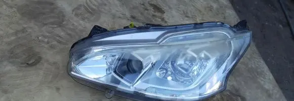 Peugeot 208 Headlight/headlamp 9802850980