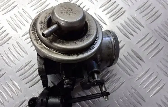 Skoda Octavia Mk1 (1U) EGR valve 038131501E