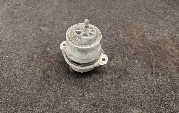 Porsche Cayenne (92A) Engine mount bracket 7L8199131F