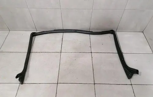 Ferrari FF Front door rubber seal 82200900
