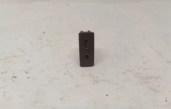 Mercedes-Benz Vito Viano W447 USB socket connector A4478200087
