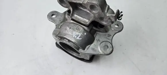 Land Rover Range Rover Evoque L551 Engine mount bracket K8D27M121AE