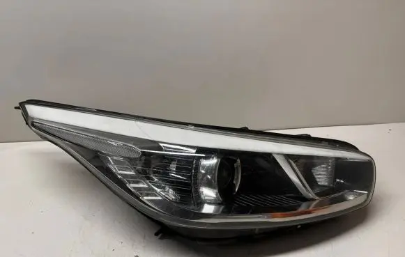 KIA Ceed Headlight/headlamp 92102A2010 R009B01X19T