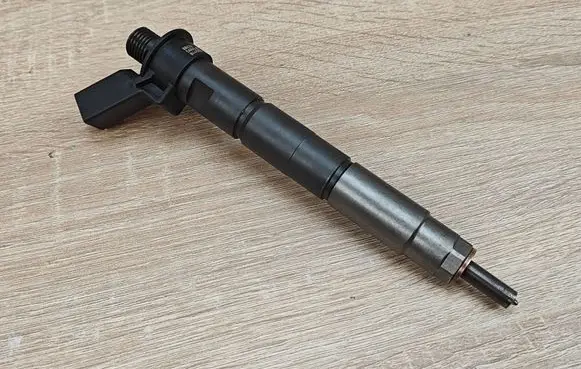 BMW 8 G16 Fuel injector 8514151