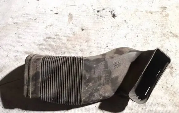 Audi A6 S6 C5 4B Air intake hose/pipe 8d0129617e