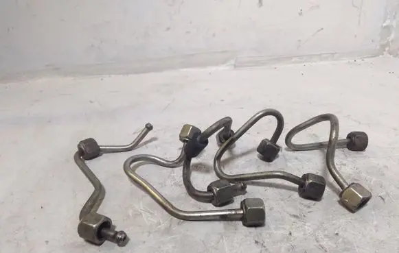 Nissan Qashqai+2 Fuel injector supply line/pipe 