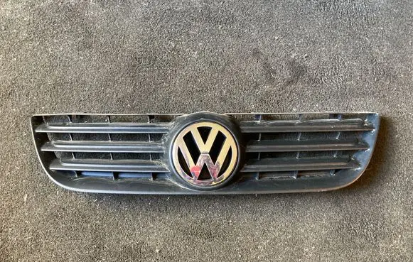 Volkswagen Polo IV 9N3 Front bumper upper radiator grill 6Q0853653E 1T0853601