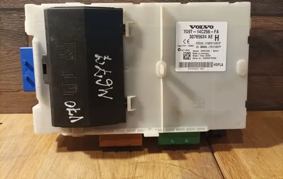 Volvo V70 Fuse module 7G9T14C256FA 30765624AE