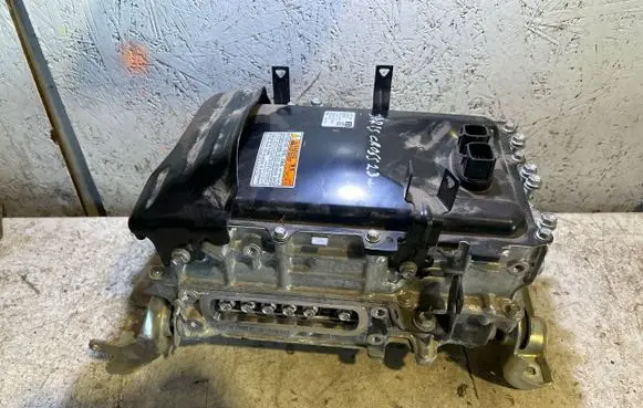 Voltage converter inverter