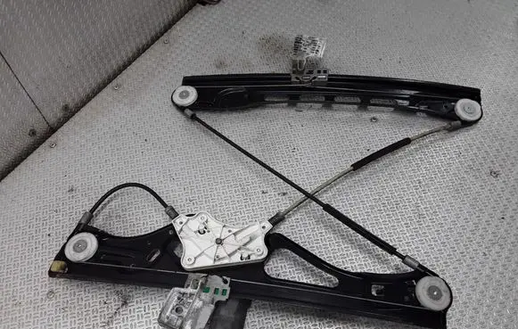Mercedes-Benz E W211 Front door window regulator with motor A2117200246