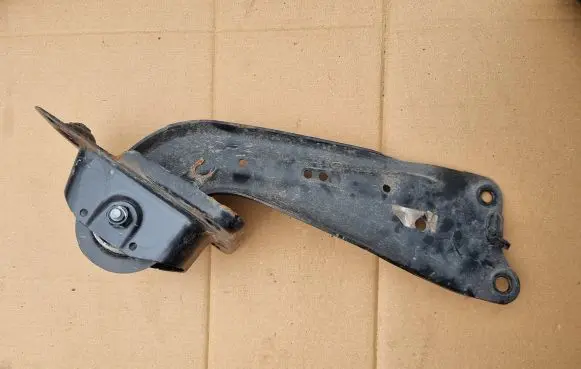 Volkswagen PASSAT B8 Rear upper control arm/wishbone 5Q0505225C
