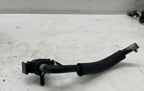 KIA Xceed Gearbox oil cooler pipe/hose 9144060192